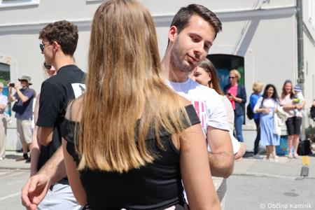 Kamnik danes v znamenju maturantske četvorke, v kateri je zaplesalo preko 200 maturantk in maturantov (44)